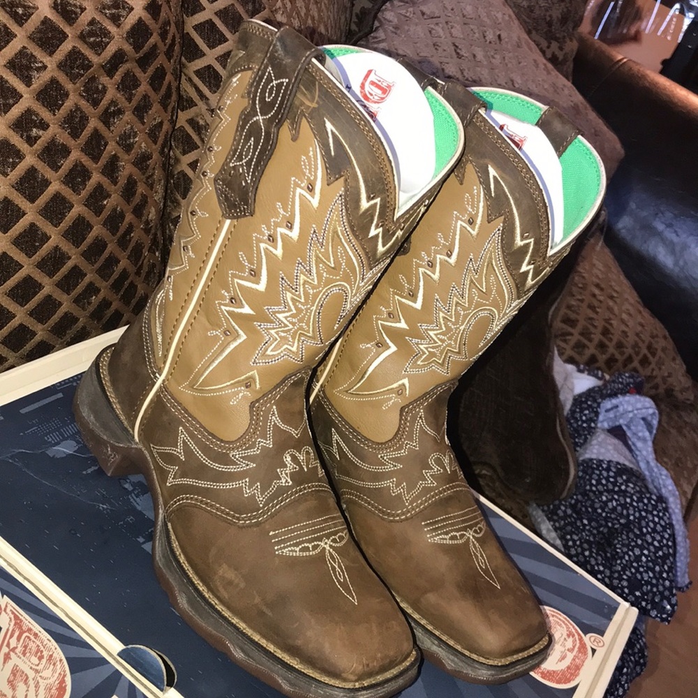 Boots - Picture 3 of 6